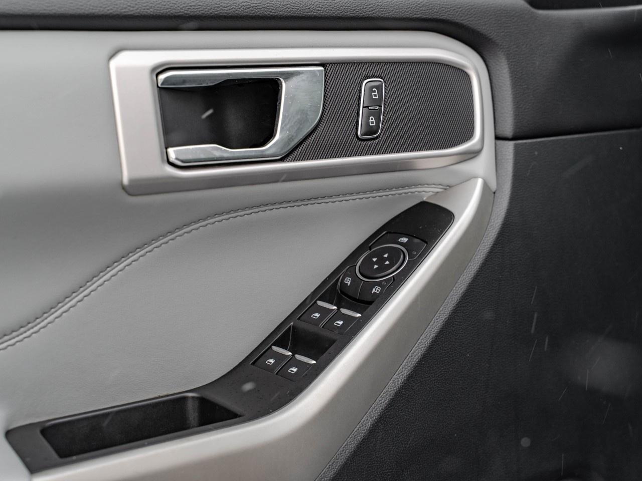 2021 Ford Explorer XLT 4WD Photo