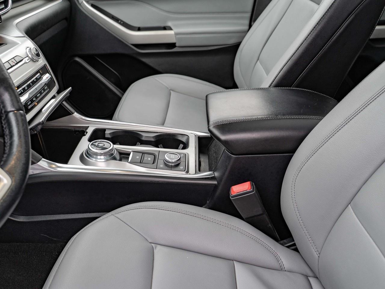 2021 Ford Explorer XLT 4WD Photo