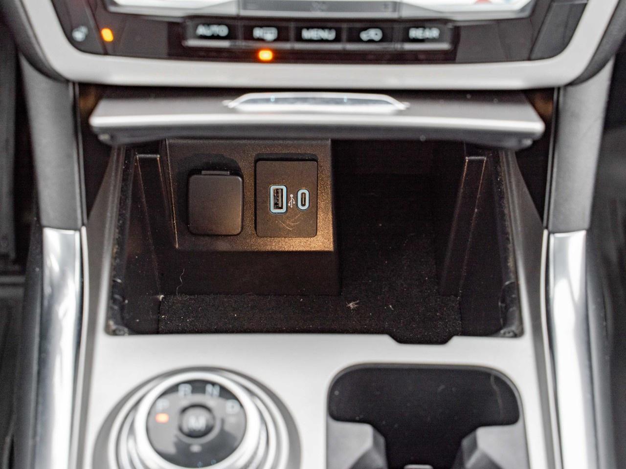 2021 Ford Explorer XLT 4WD Photo