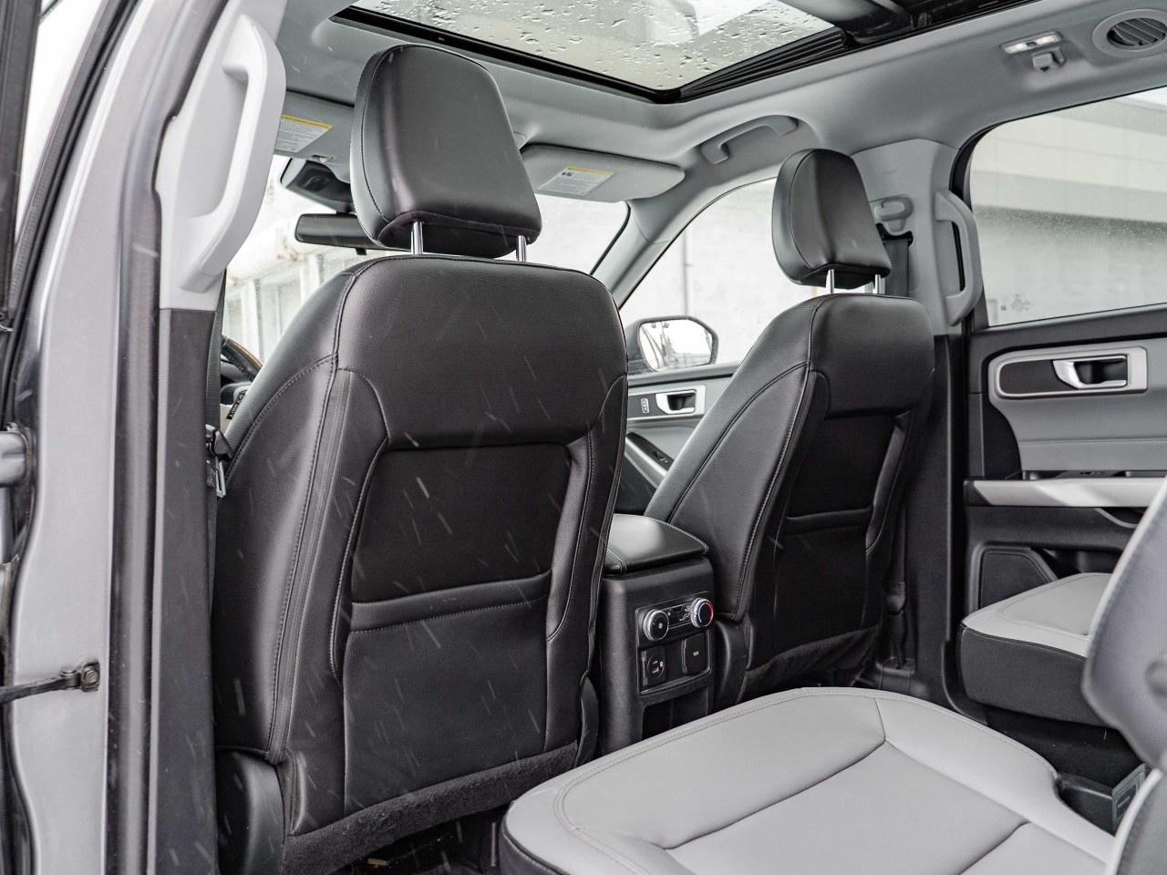 2021 Ford Explorer XLT 4WD Photo