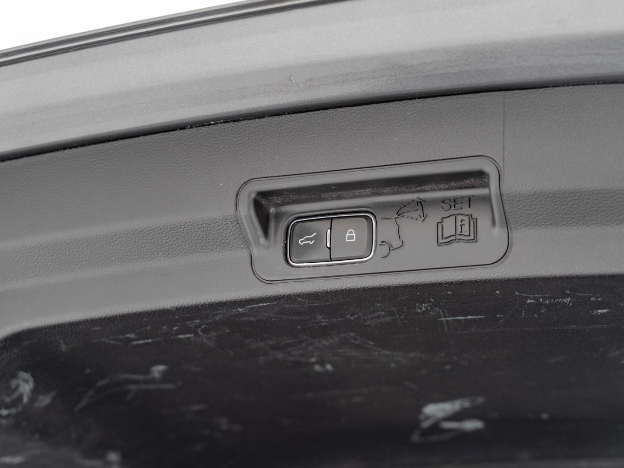 2021 Ford Explorer XLT 4WD Photo