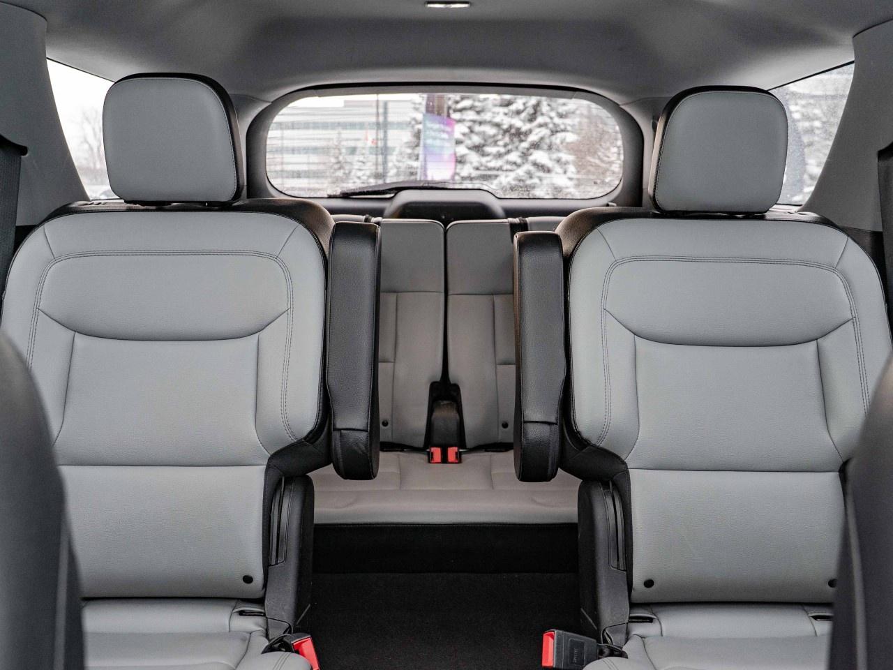 2021 Ford Explorer XLT 4WD Photo