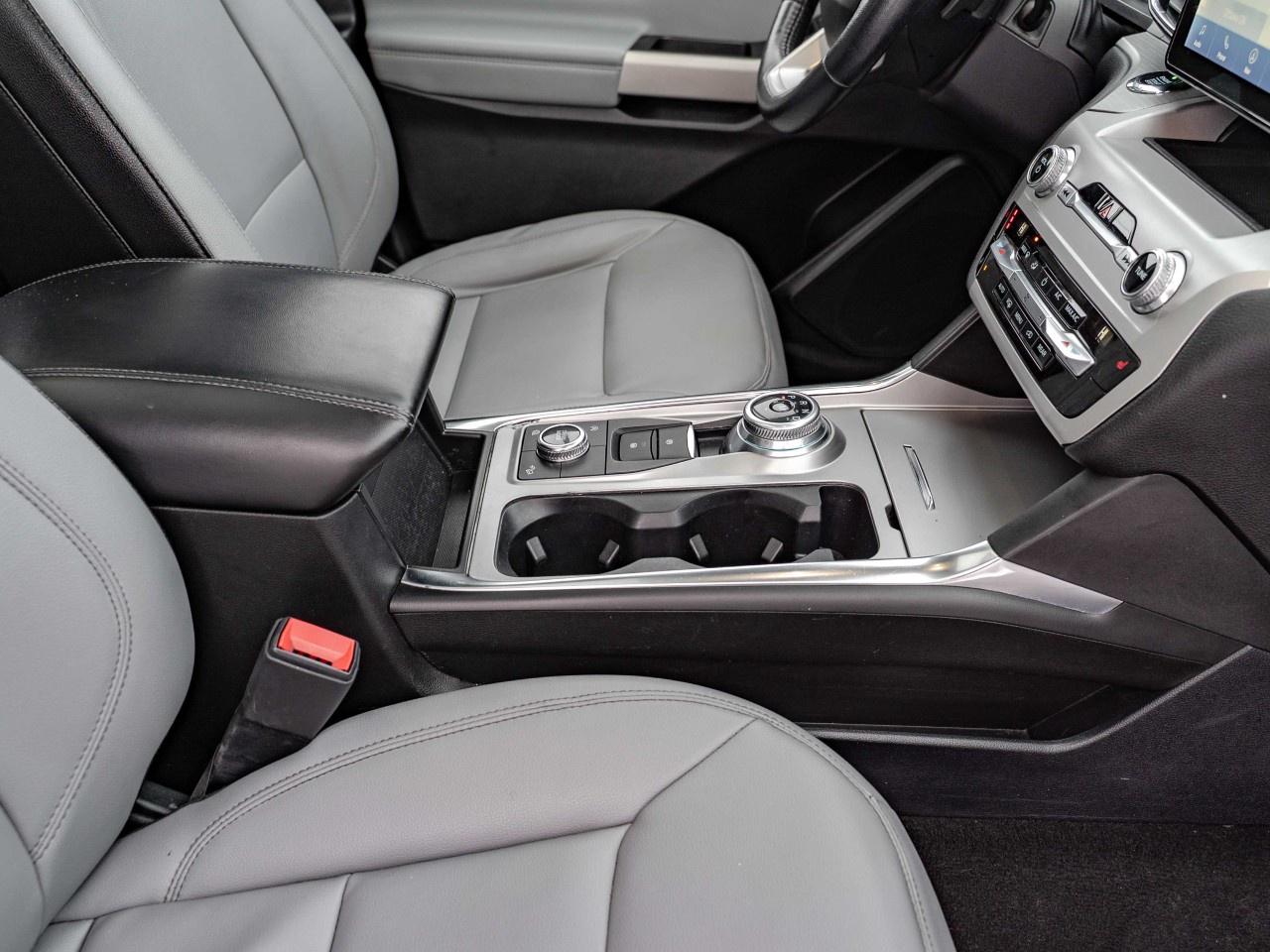 2021 Ford Explorer XLT 4WD Photo