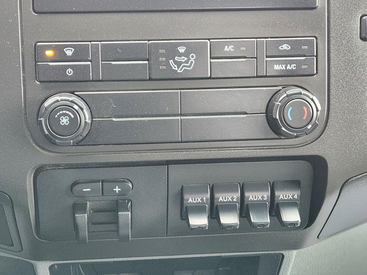 2016 Ford SUPER DUTY F-550 DRW XL SUPER DUTY F-550 WITH DUMP BED Photo