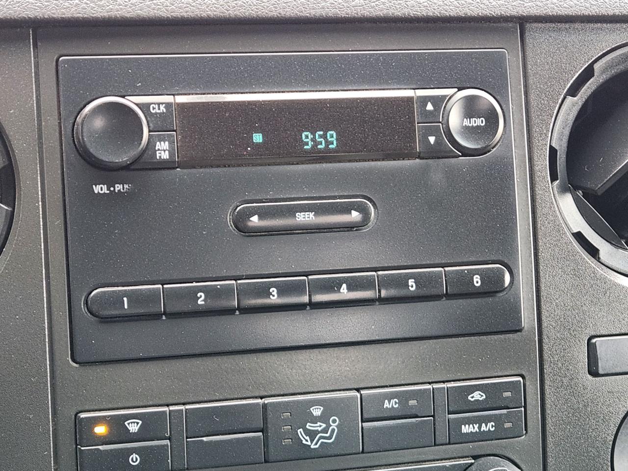 2016 Ford SUPER DUTY F-550 DRW XL SUPER DUTY F-550 WITH DUMP BED Photo