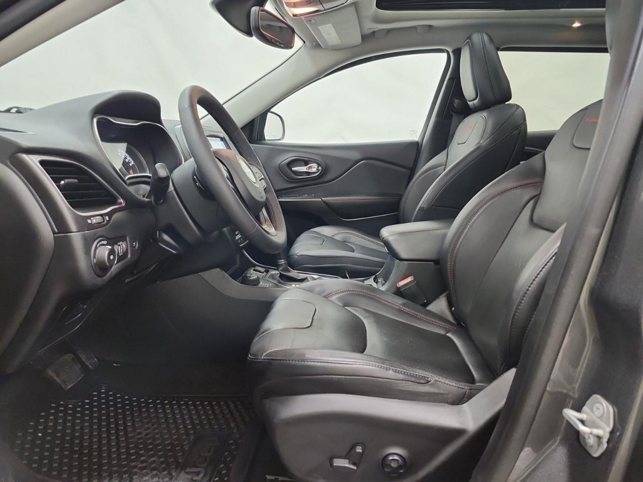 2021 Jeep Cherokee COMING SOON - Trailhawk Elite Photo3