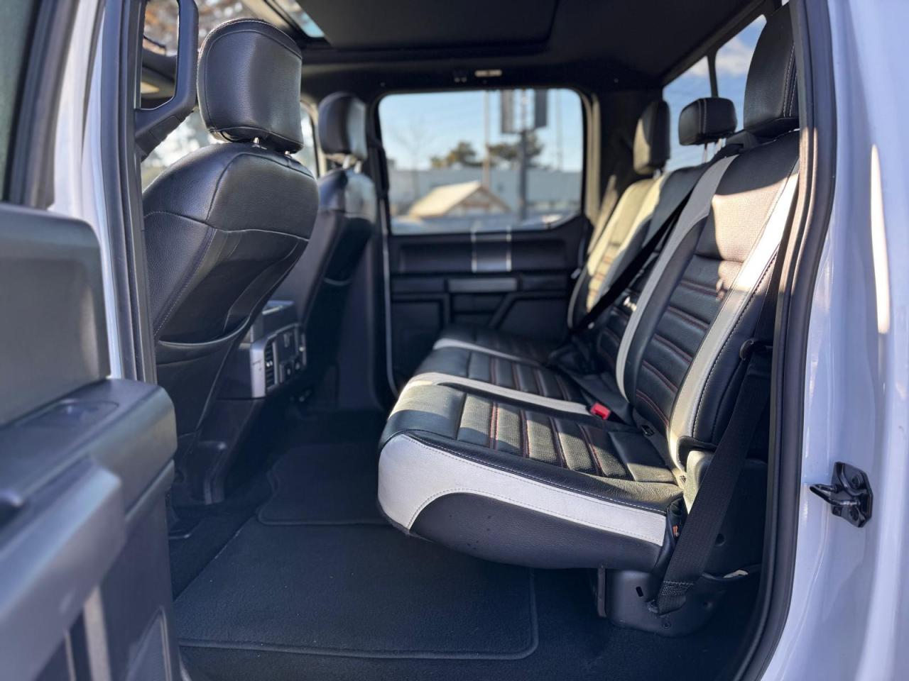 2018 Ford F-150 LOW KM XLT WITH LEATEHR NO ACCIDENT SAFETY 5.0L - Photo #12