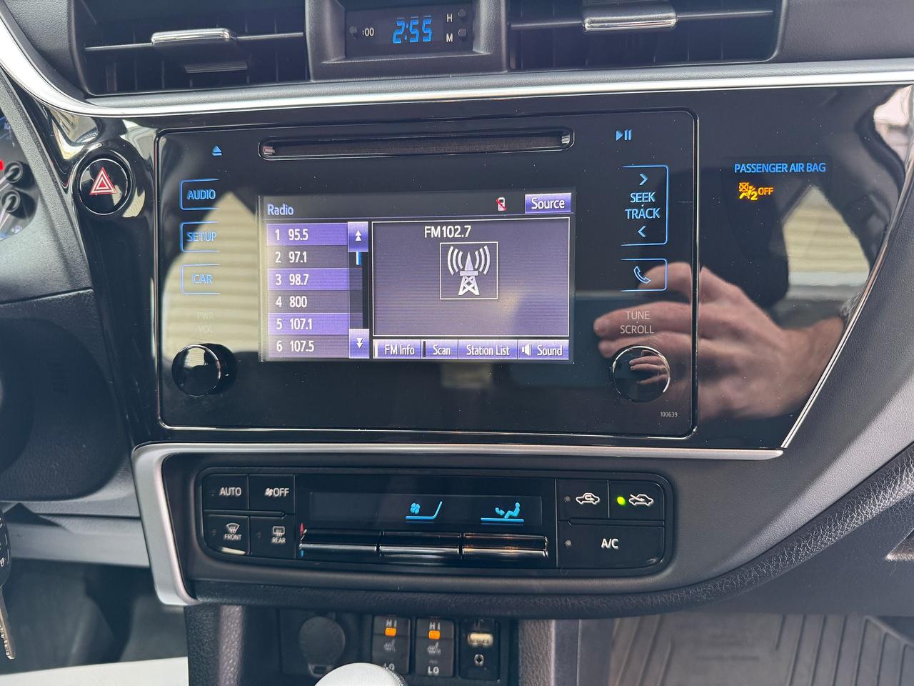 2019 Toyota Corolla LE / HEATED SEATS / TOYOTA SAFETY Photo