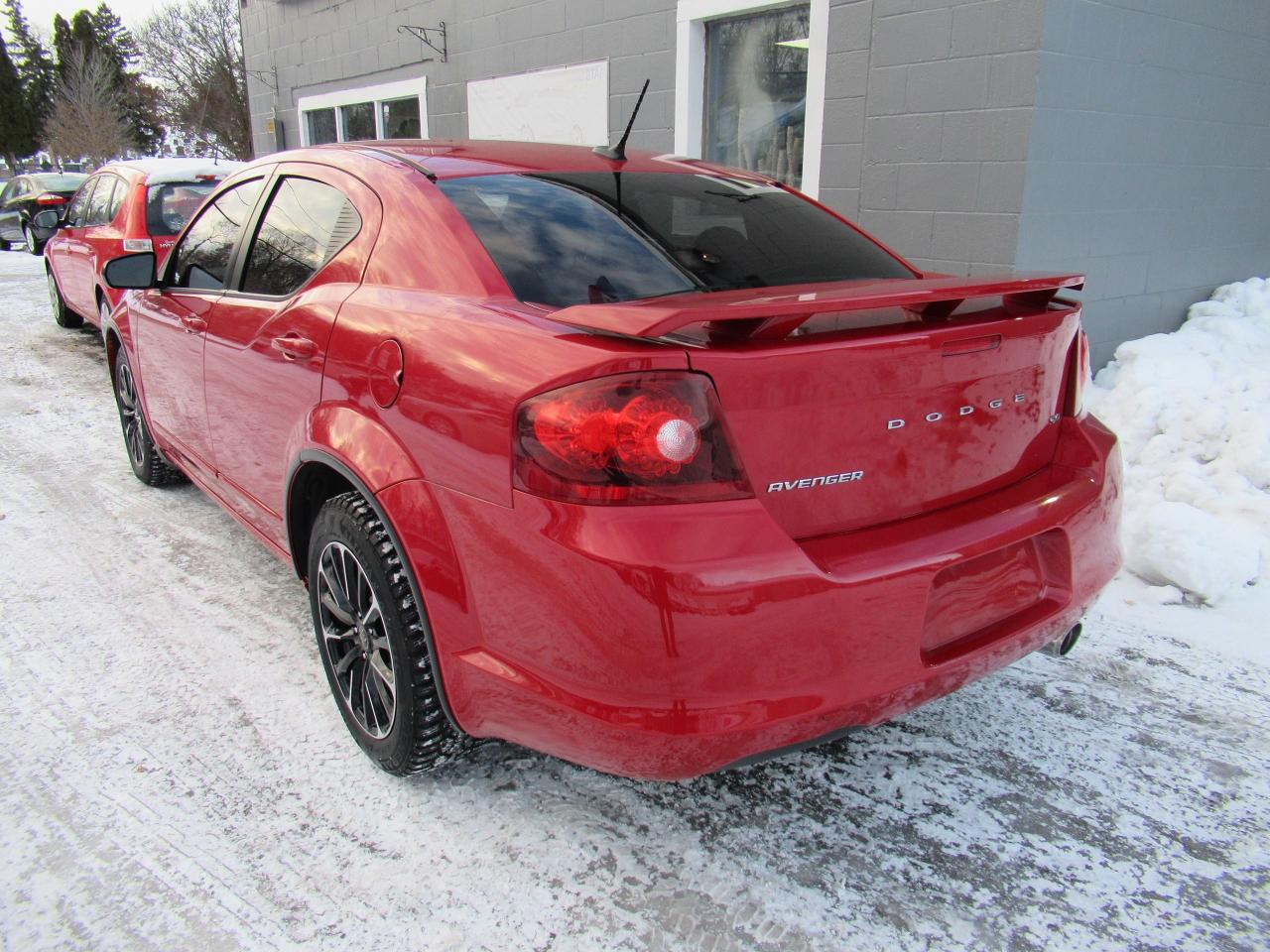2012 Dodge Avenger SXT - Photo #3