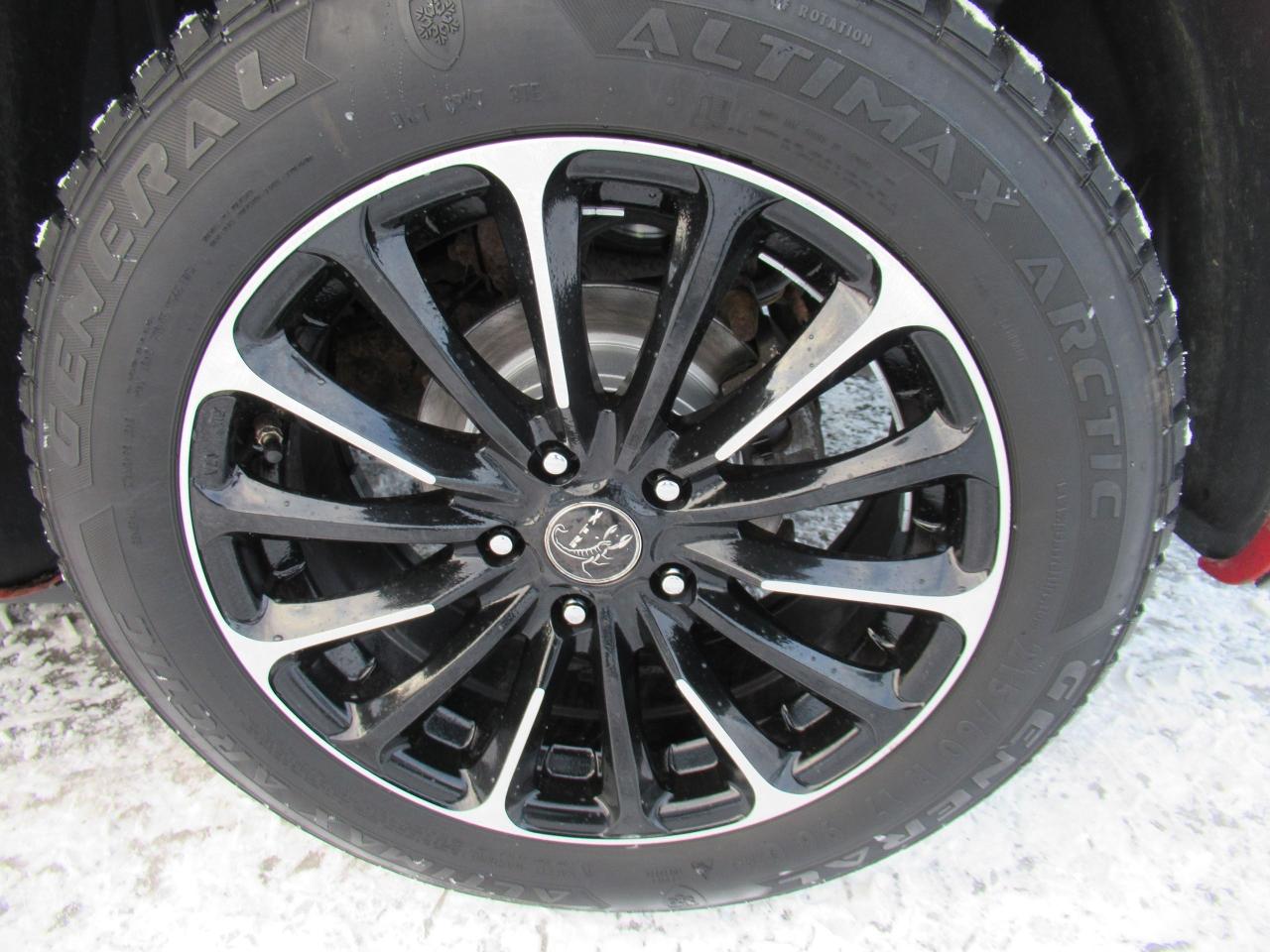 2012 Dodge Avenger SXT Photo3