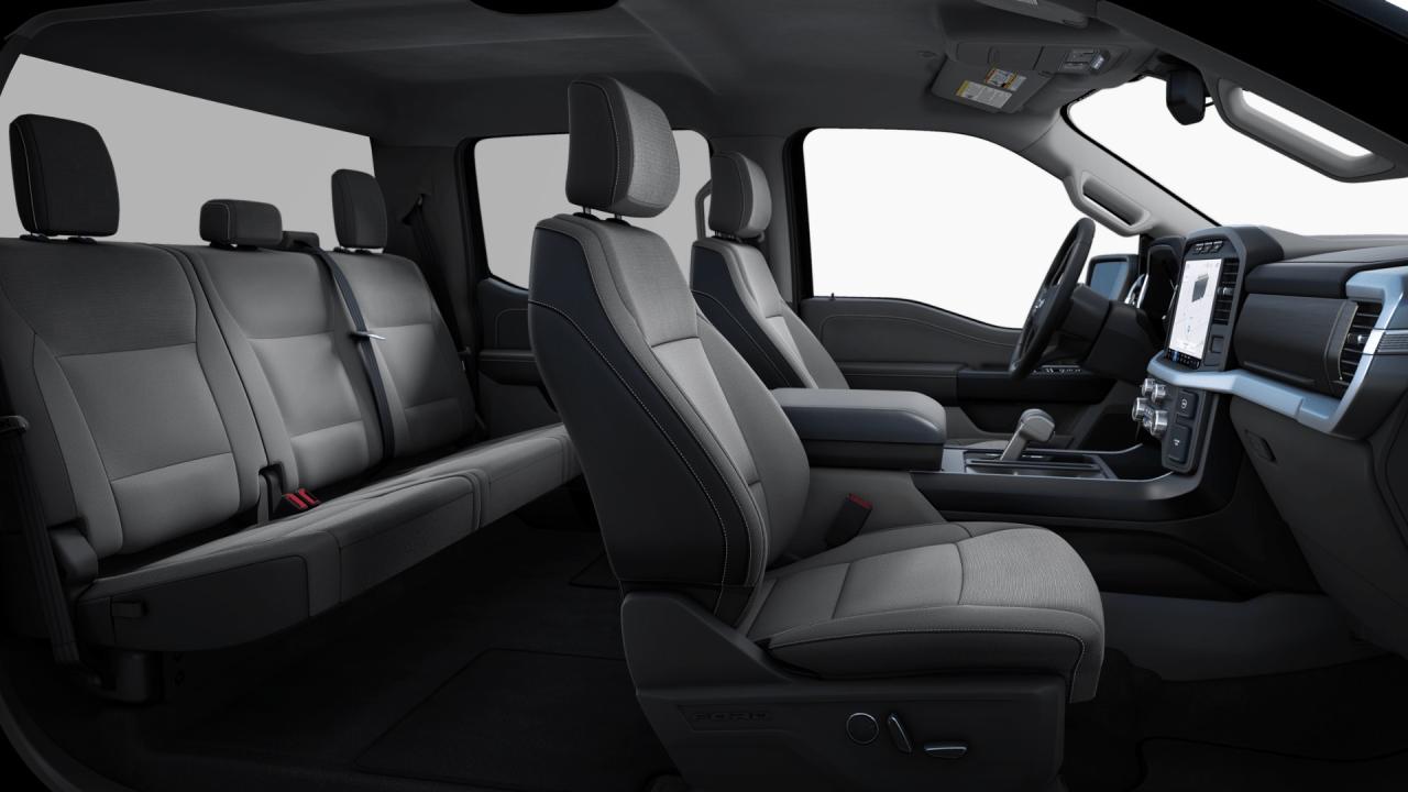 2023 Ford F-150 Lightning XLT 4WD SUPERCREW 5.5' BO Photo5