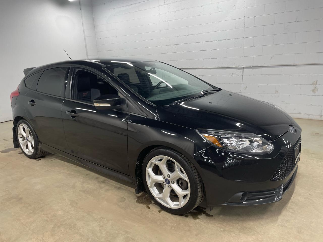 2013 Ford Focus 5dr HB ST Photo1