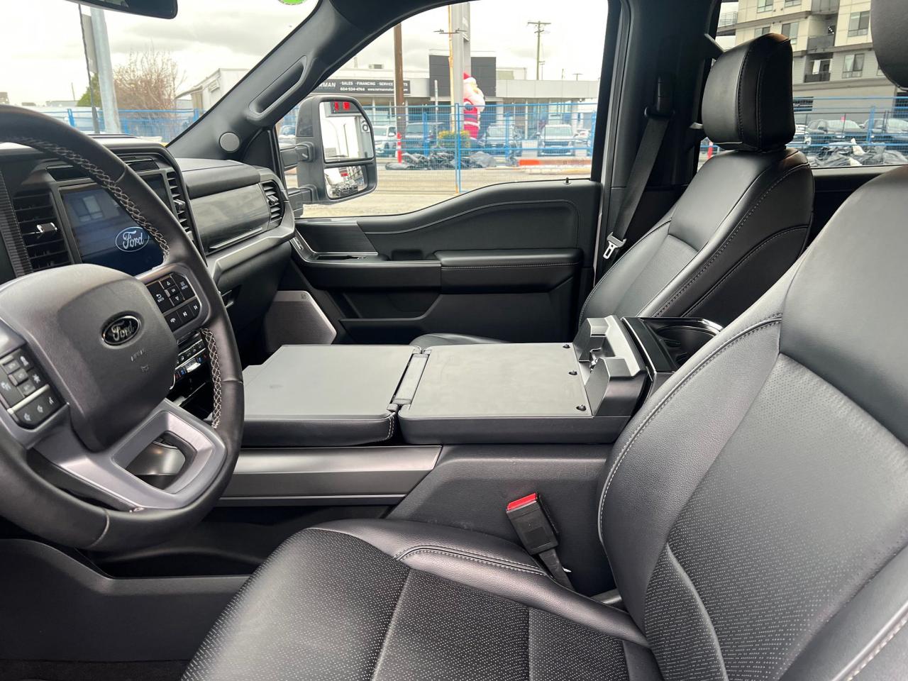 2025 Ford F-150 Lariat Photo15