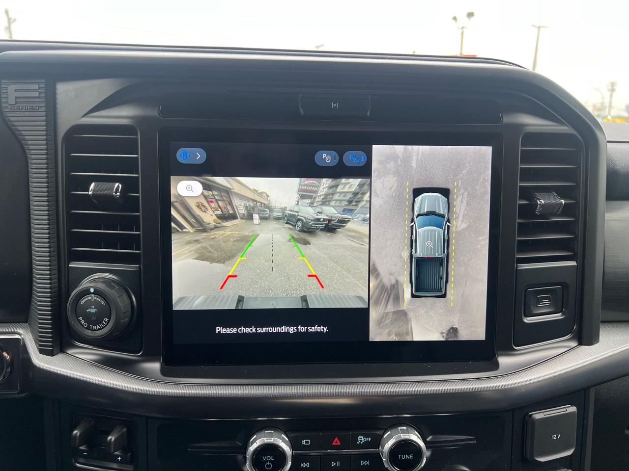 2025 Ford F-150 Lariat Photo18