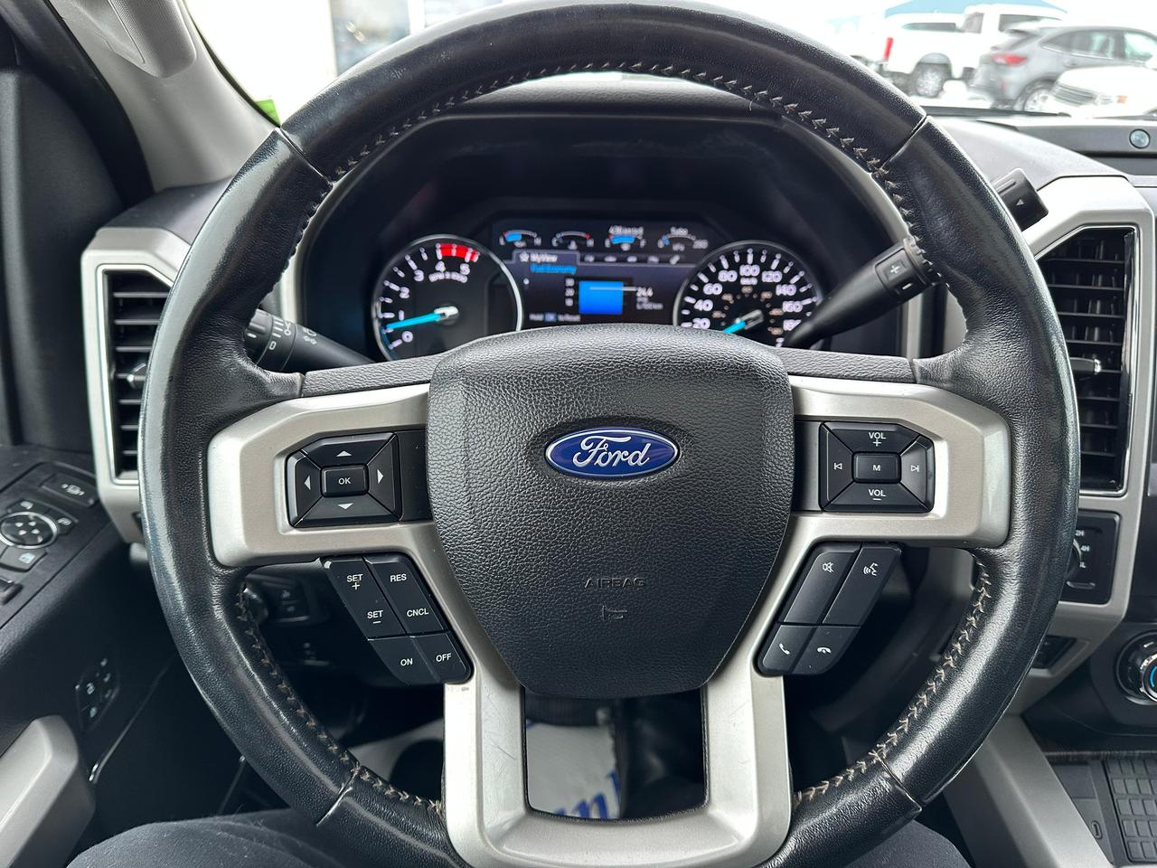 2021 Ford SUPER DUTY F-350 SRW Lariat Photo5