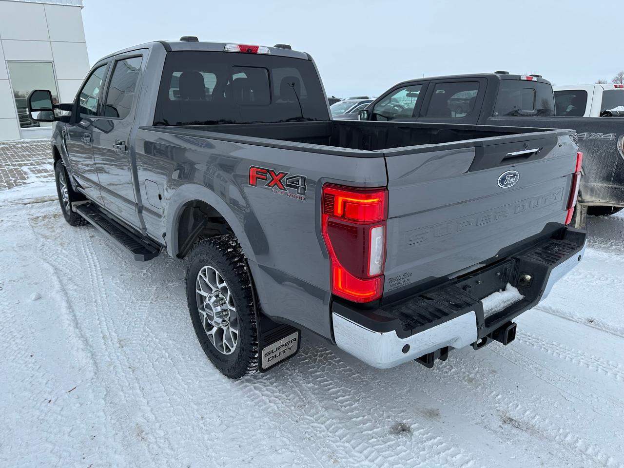 2021 Ford SUPER DUTY F-350 SRW Lariat Photo2