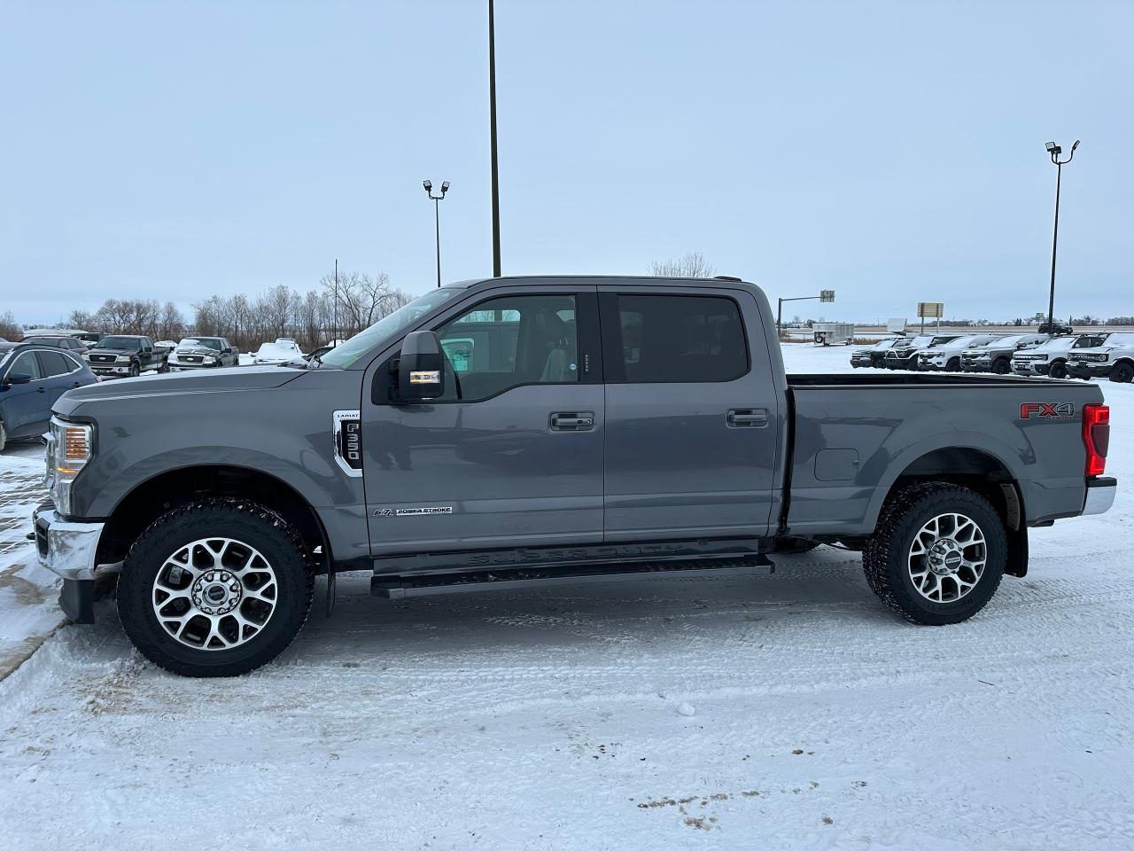 2021 Ford SUPER DUTY F-350 SRW Lariat Photo1