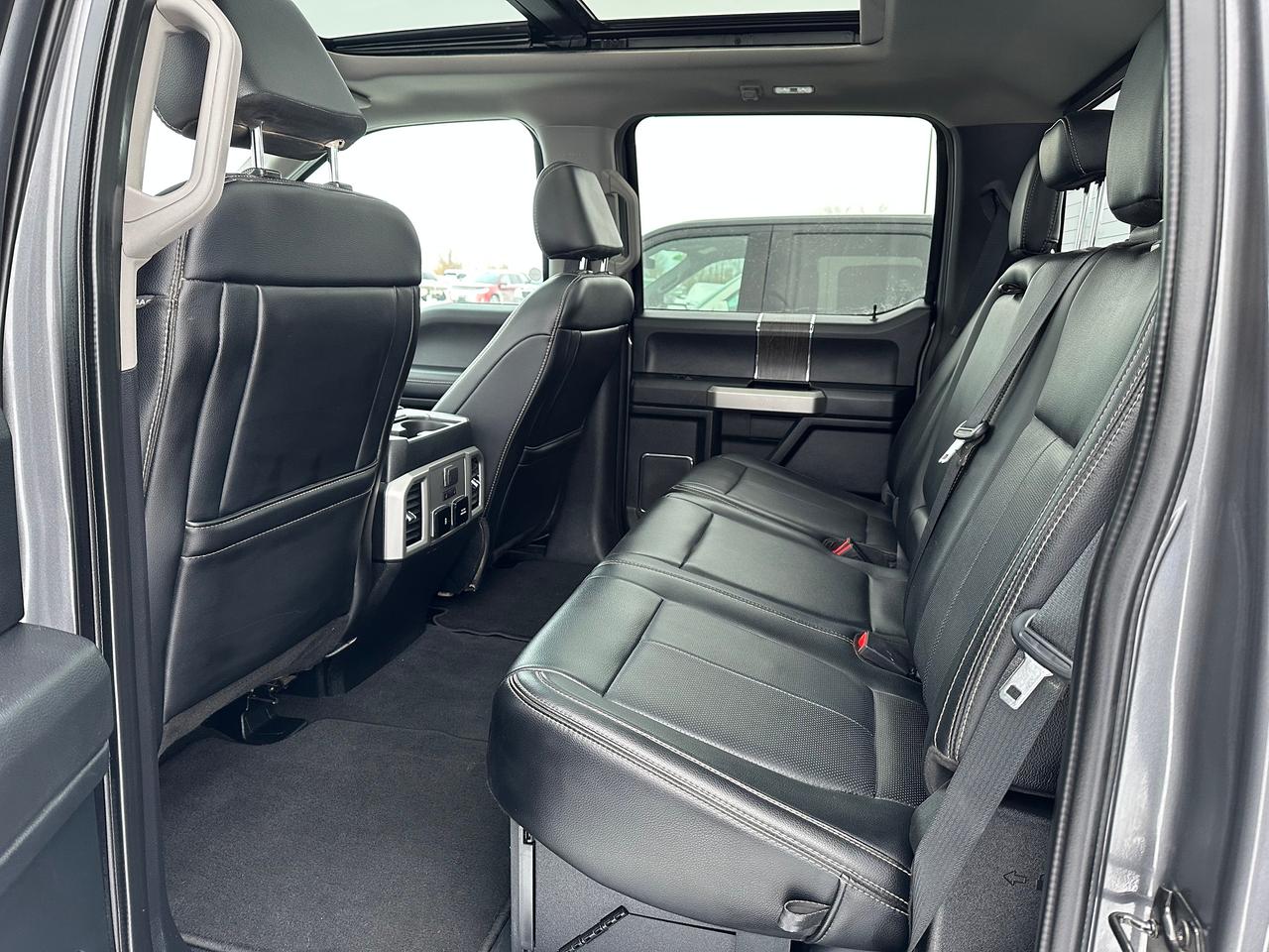 2021 Ford SUPER DUTY F-350 SRW Lariat Photo5