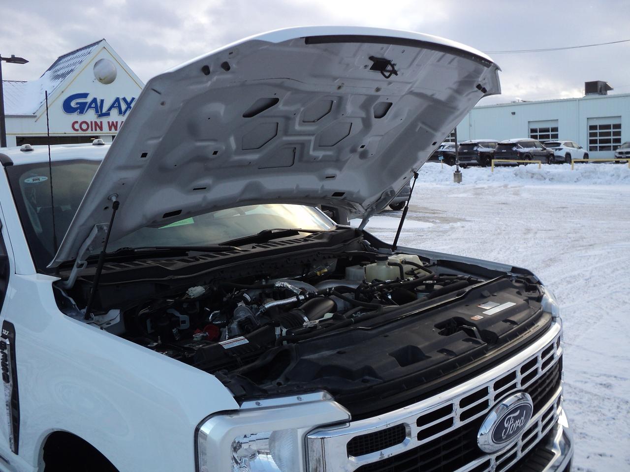 2023 Ford SUPER DUTY F-350 DRW XLT CrewCab 4WD 6.7L8cyl TurboDiesel 8' Box - Photo #39