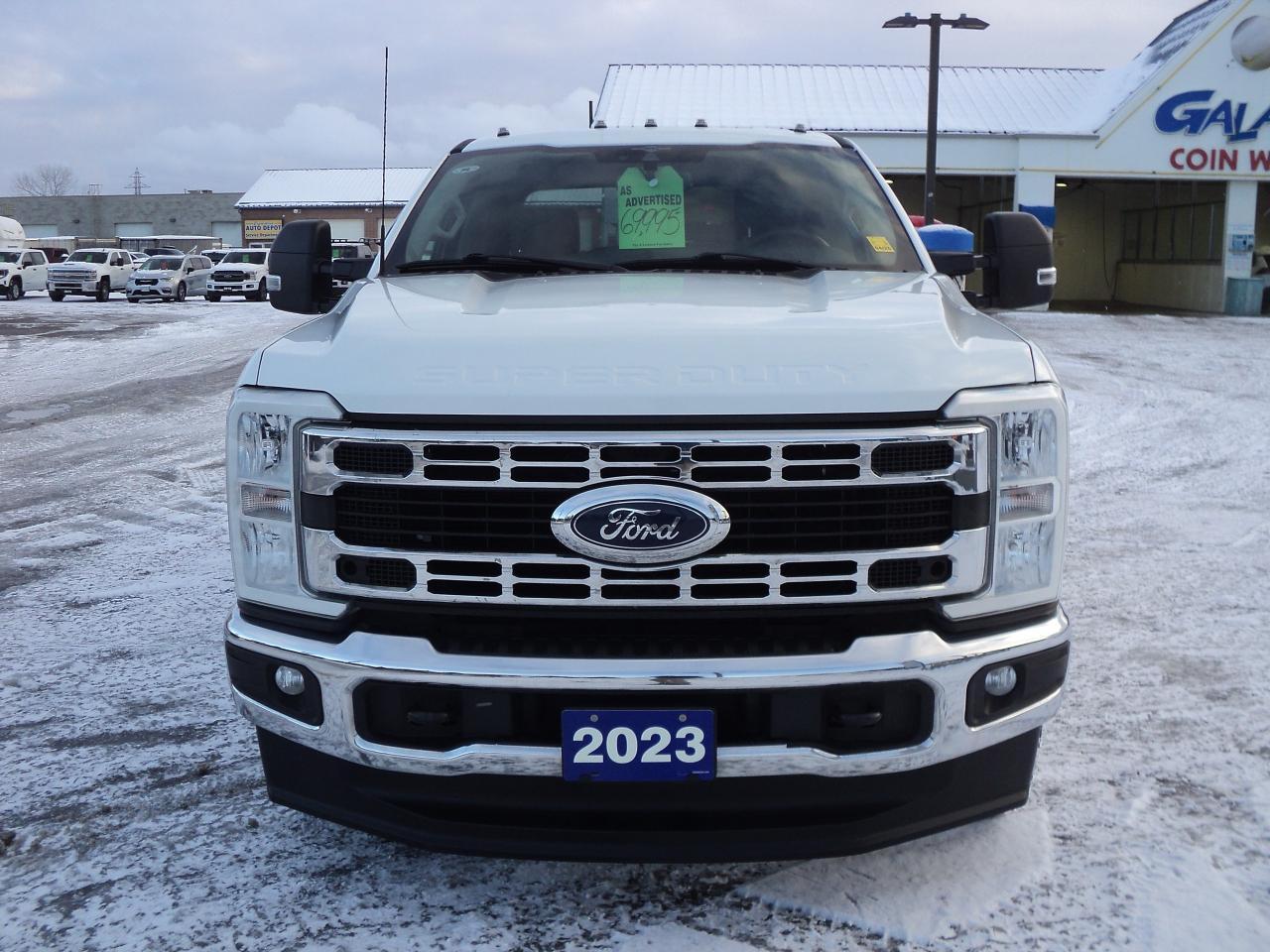 2023 Ford SUPER DUTY F-350 DRW XLT CrewCab 4WD 6.7L8cyl TurboDiesel 8' Box Photo3