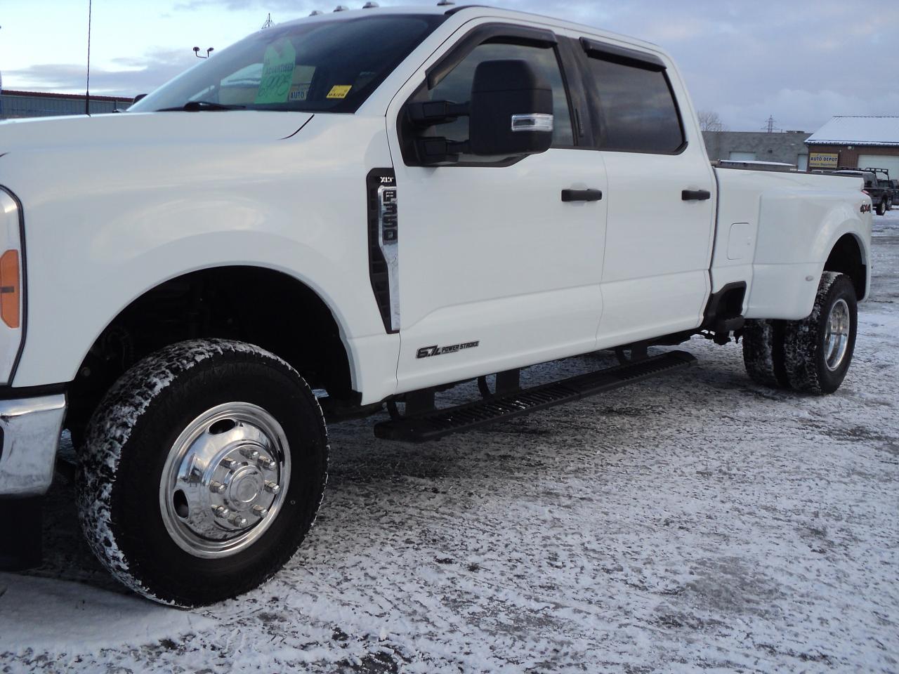 2023 Ford SUPER DUTY F-350 DRW XLT CrewCab 4WD 6.7L8cyl TurboDiesel 8' Box - Photo #23