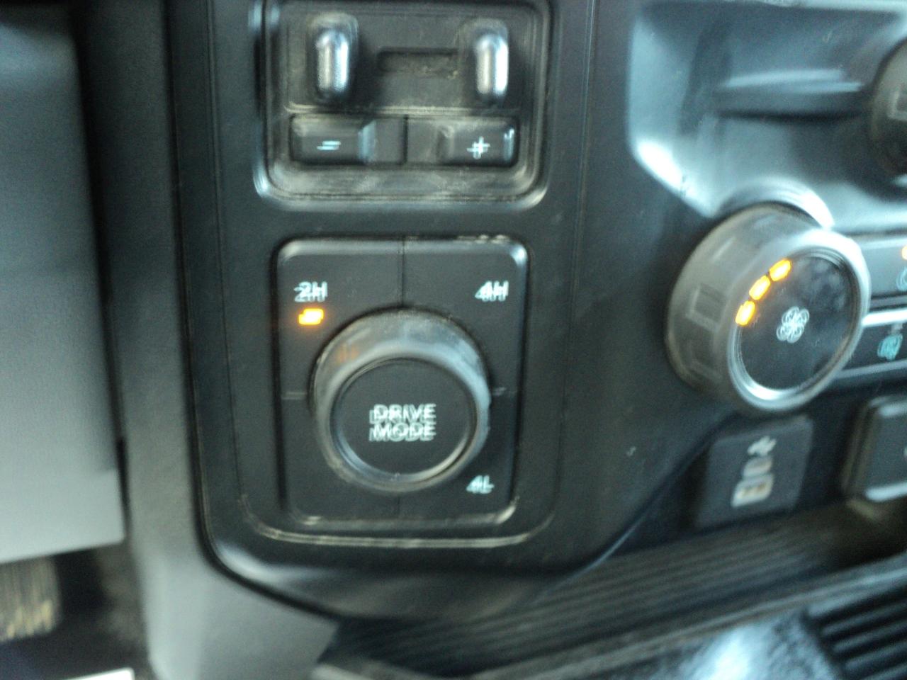 2023 Ford SUPER DUTY F-350 DRW XLT CrewCab 4WD 6.7L8cyl TurboDiesel 8' Box - Photo #26