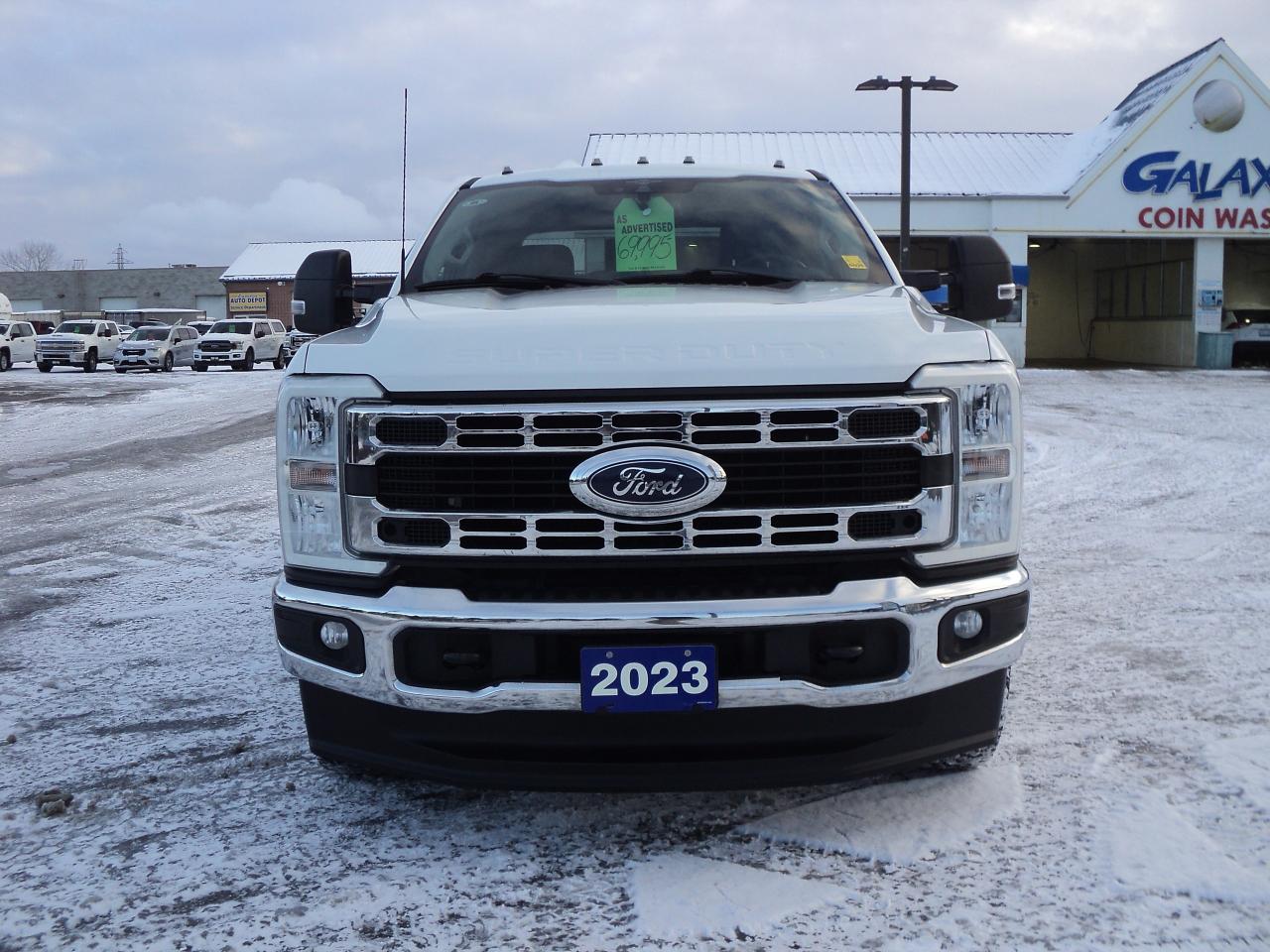 2023 Ford SUPER DUTY F-350 DRW XLT CrewCab 4WD 6.7L8cyl TurboDiesel 8' Box - Photo #3