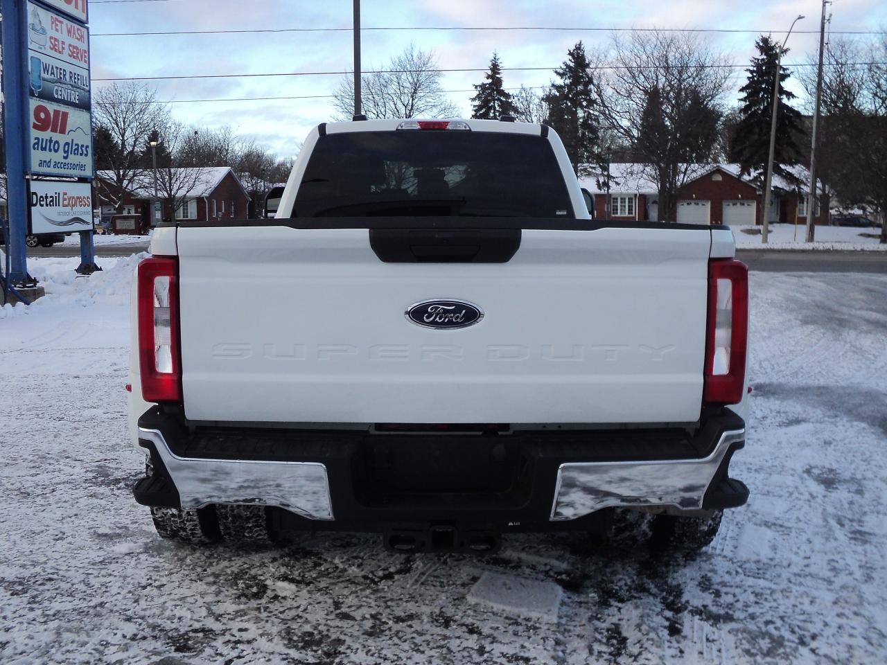 2023 Ford SUPER DUTY F-350 DRW XLT CrewCab 4WD 6.7L8cyl TurboDiesel 8' Box - Photo #9