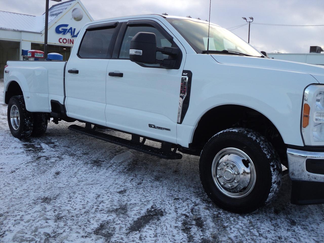 2023 Ford SUPER DUTY F-350 DRW XLT CrewCab 4WD 6.7L8cyl TurboDiesel 8' Box - Photo #22