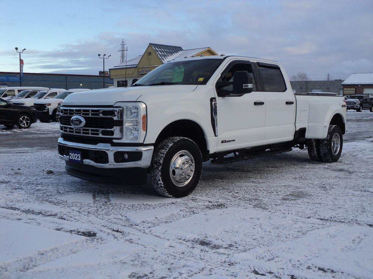 2023 Ford SUPER DUTY F-350 DRW XLT CrewCab 4WD 6.7L8cyl TurboDiesel 8' Box - Photo #2