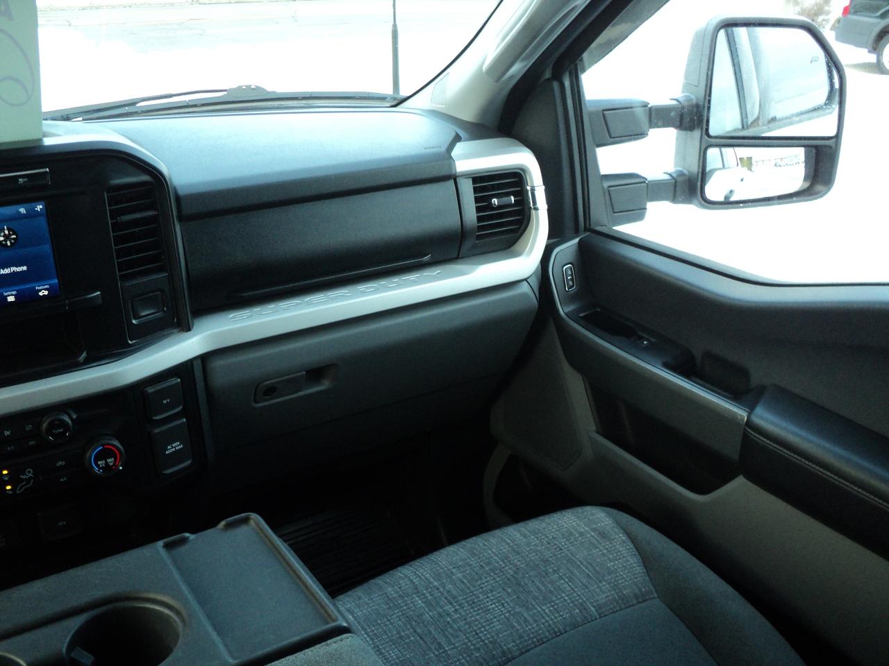 2023 Ford SUPER DUTY F-350 DRW XLT CrewCab 4WD 6.7L8cyl TurboDiesel 8' Box - Photo #17