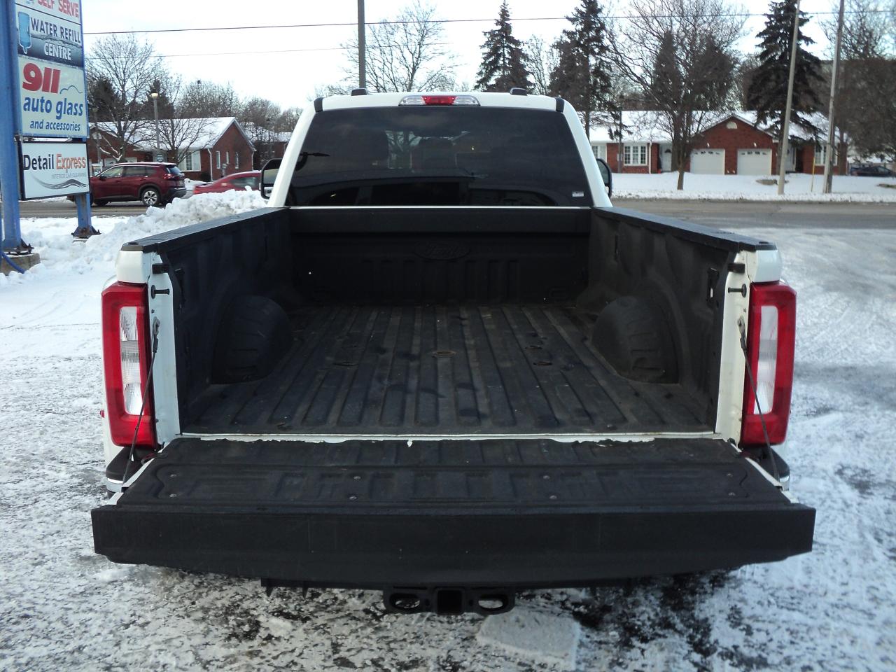 2023 Ford SUPER DUTY F-350 DRW XLT CrewCab 4WD 6.7L8cyl TurboDiesel 8' Box - Photo #8