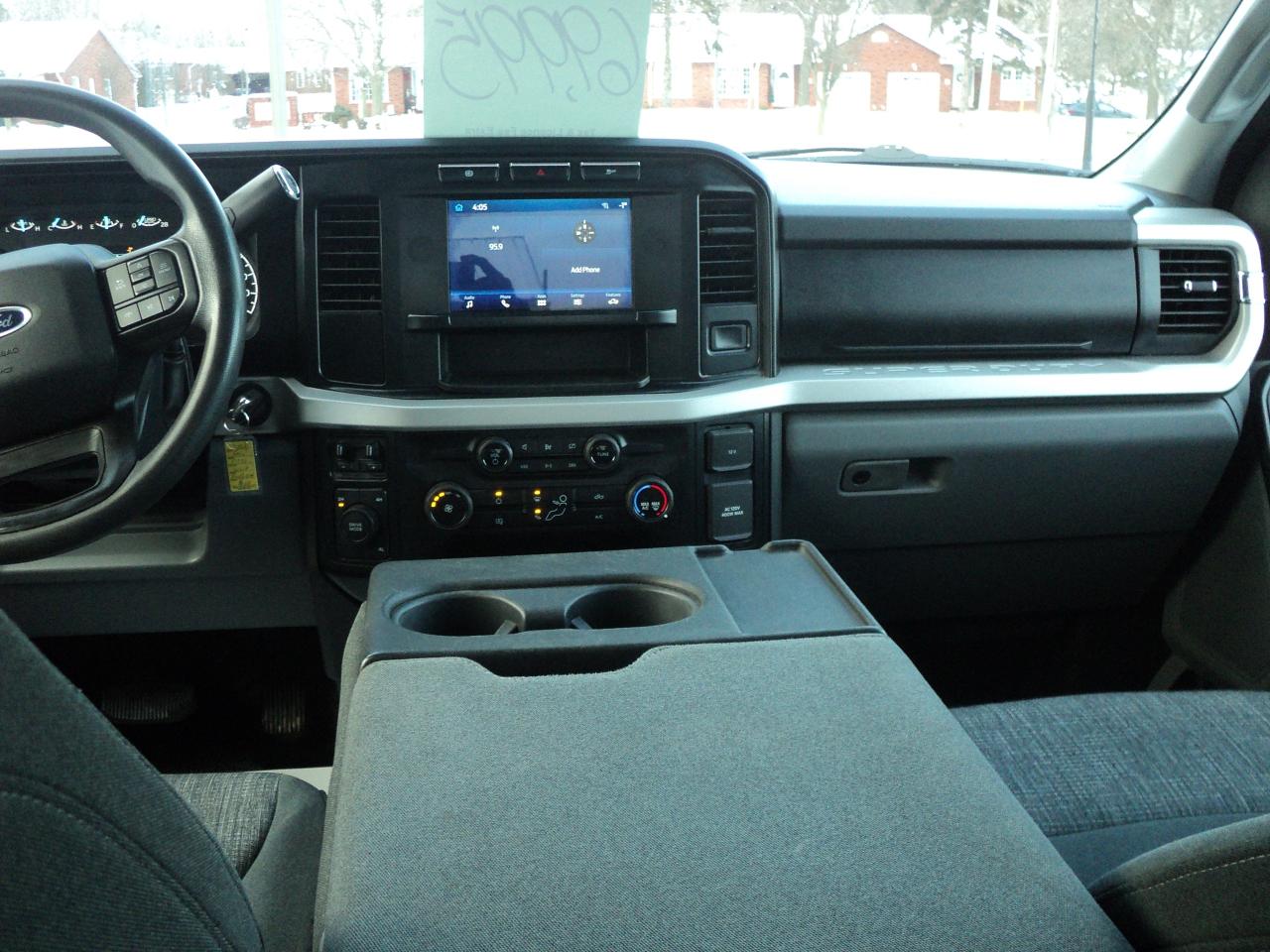 2023 Ford SUPER DUTY F-350 DRW XLT CrewCab 4WD 6.7L8cyl TurboDiesel 8' Box - Photo #16