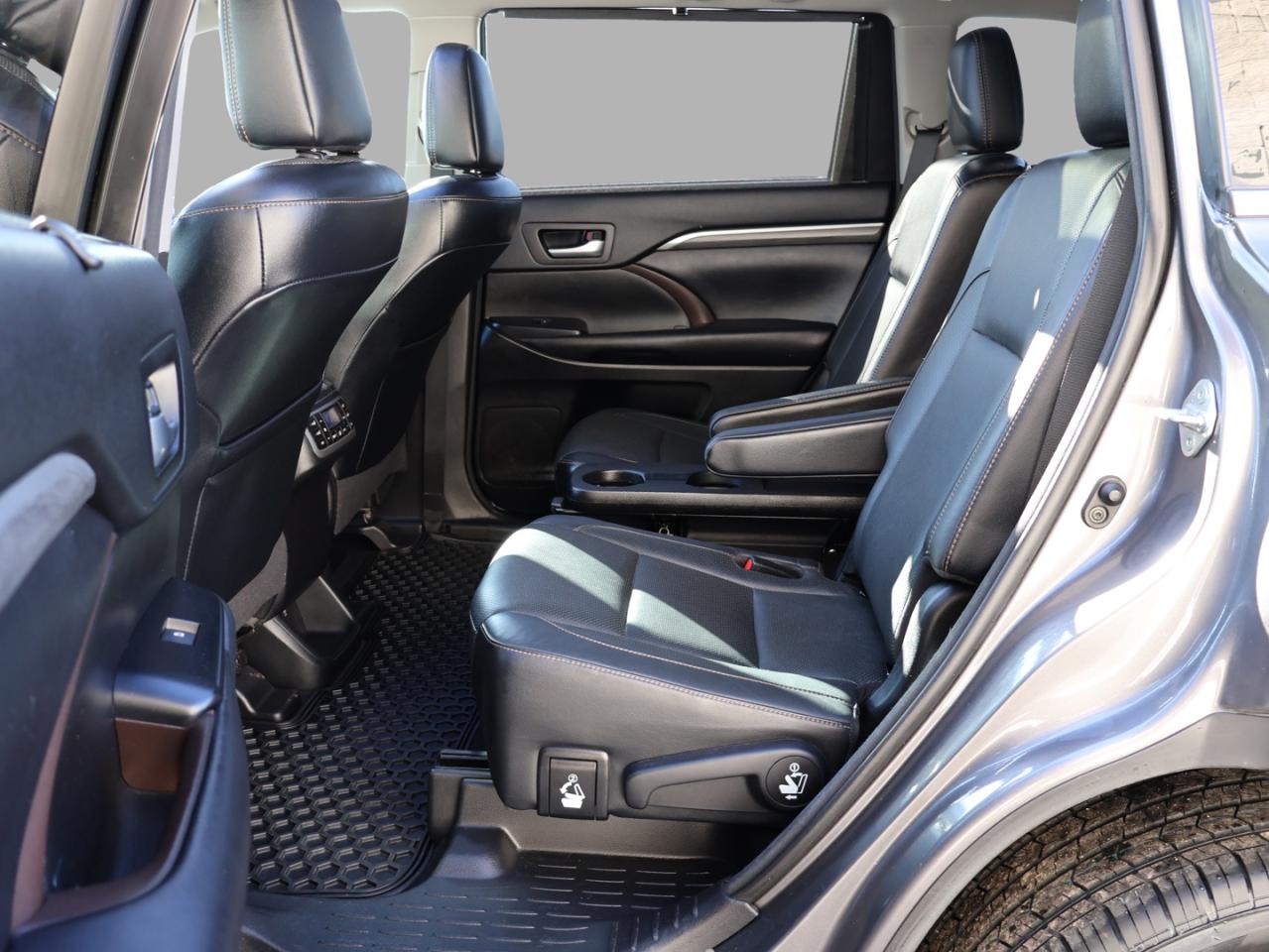 2017 Toyota Highlander LIMITED AWD CERTIFIED *TOYOTA MAINTAIN* CAMERA NAV BLUETOOTH LEATHER HEATED SEATS PANO ROOF CRUISE ALLOYS Photo