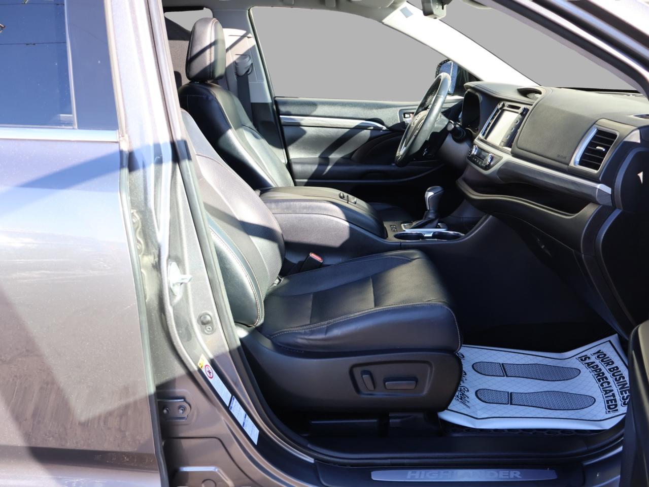 2017 Toyota Highlander LIMITED AWD CERTIFIED *TOYOTA MAINTAIN* CAMERA NAV BLUETOOTH LEATHER HEATED SEATS PANO ROOF CRUISE ALLOYS Photo