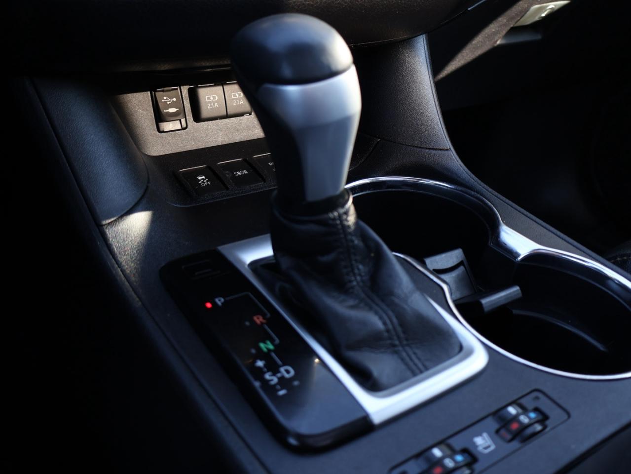 2017 Toyota Highlander LIMITED AWD CERTIFIED *TOYOTA MAINTAIN* CAMERA NAV BLUETOOTH LEATHER HEATED SEATS PANO ROOF CRUISE ALLOYS Photo