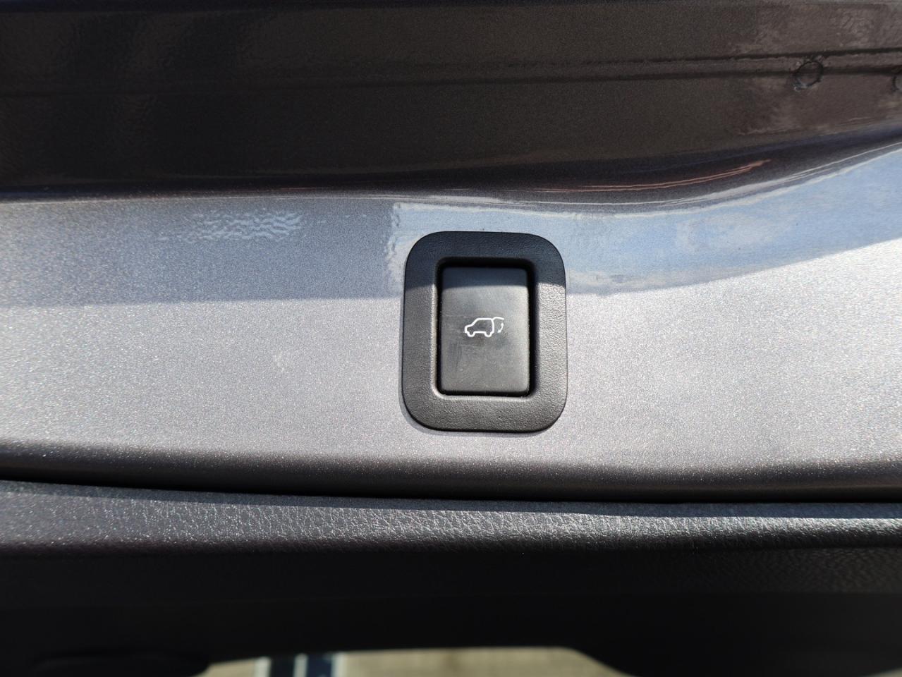 2017 Toyota Highlander LIMITED AWD CERTIFIED *TOYOTA MAINTAIN* CAMERA NAV BLUETOOTH LEATHER HEATED SEATS PANO ROOF CRUISE ALLOYS Photo