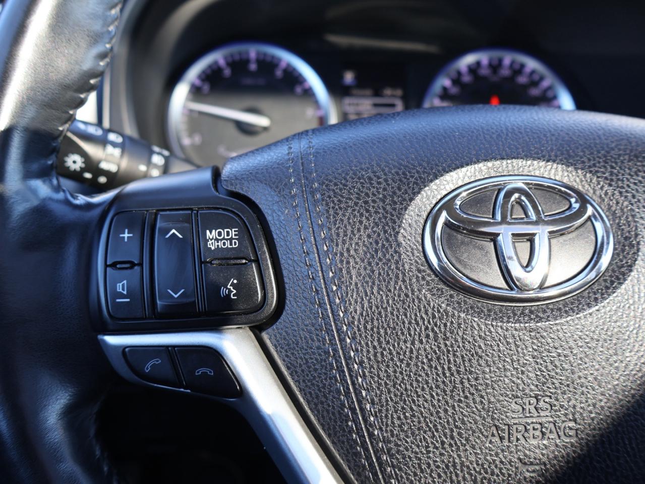 2017 Toyota Highlander LIMITED AWD CERTIFIED *TOYOTA MAINTAIN* CAMERA NAV BLUETOOTH LEATHER HEATED SEATS PANO ROOF CRUISE ALLOYS Photo