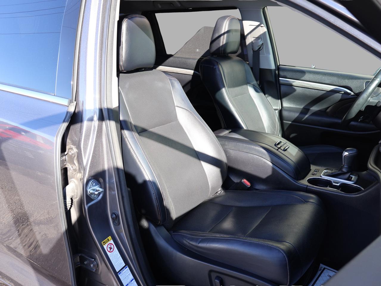 2017 Toyota Highlander LIMITED AWD CERTIFIED *TOYOTA MAINTAIN* CAMERA NAV BLUETOOTH LEATHER HEATED SEATS PANO ROOF CRUISE ALLOYS Photo