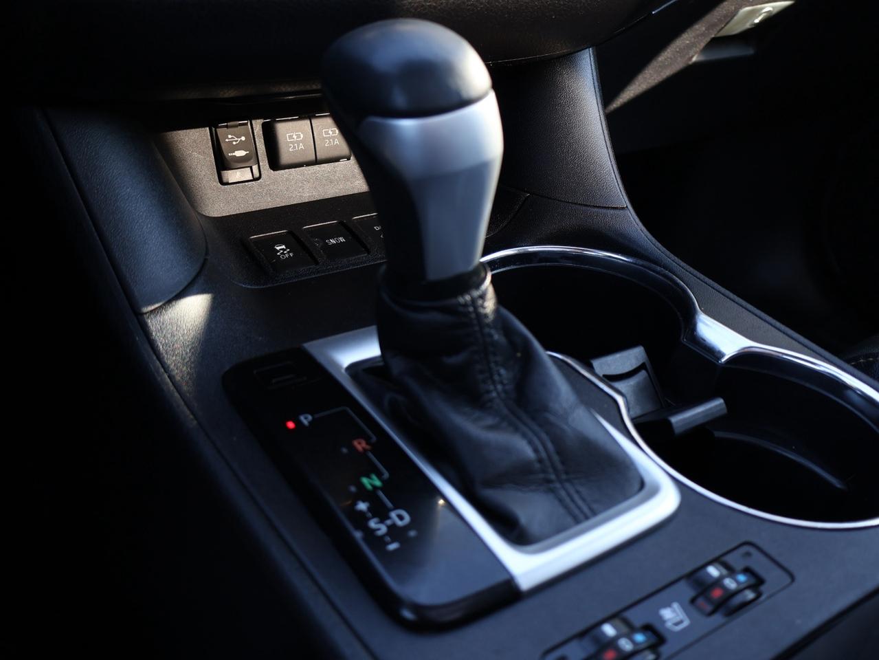 2017 Toyota Highlander LIMITED AWD CERTIFIED *TOYOTA MAINTAIN* CAMERA NAV BLUETOOTH LEATHER HEATED SEATS PANO ROOF CRUISE ALLOYS Photo