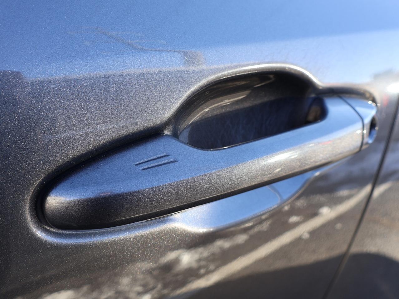 2017 Toyota Highlander LIMITED AWD CERTIFIED *TOYOTA MAINTAIN* CAMERA NAV BLUETOOTH LEATHER HEATED SEATS PANO ROOF CRUISE ALLOYS Photo