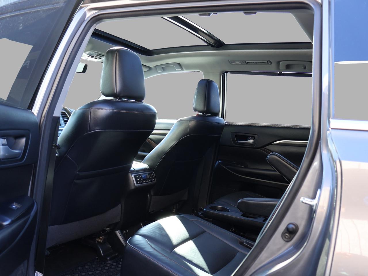 2017 Toyota Highlander LIMITED AWD CERTIFIED *TOYOTA MAINTAIN* CAMERA NAV BLUETOOTH LEATHER HEATED SEATS PANO ROOF CRUISE ALLOYS Photo