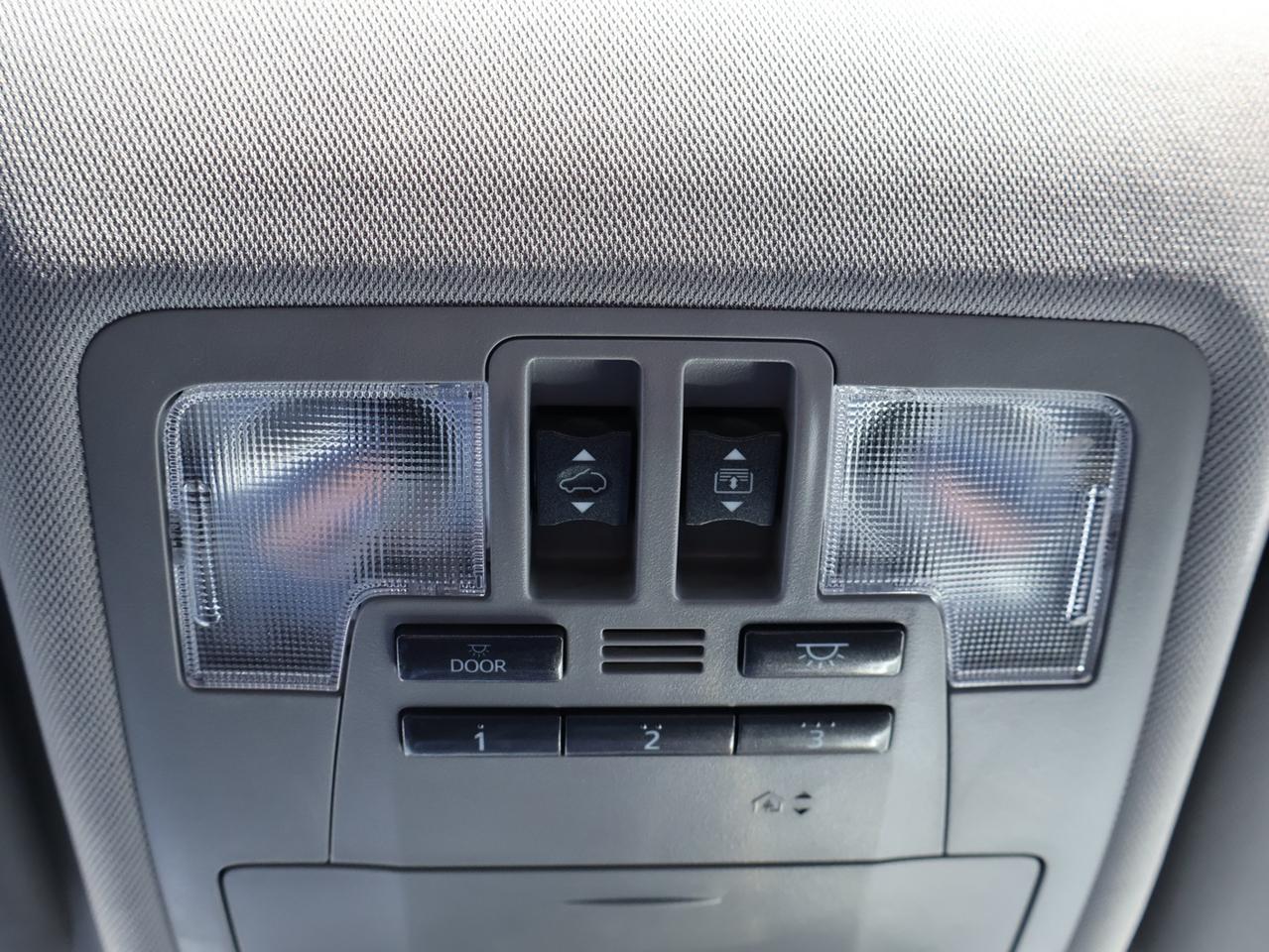 2017 Toyota Highlander LIMITED AWD CERTIFIED *TOYOTA MAINTAIN* CAMERA NAV BLUETOOTH LEATHER HEATED SEATS PANO ROOF CRUISE ALLOYS Photo