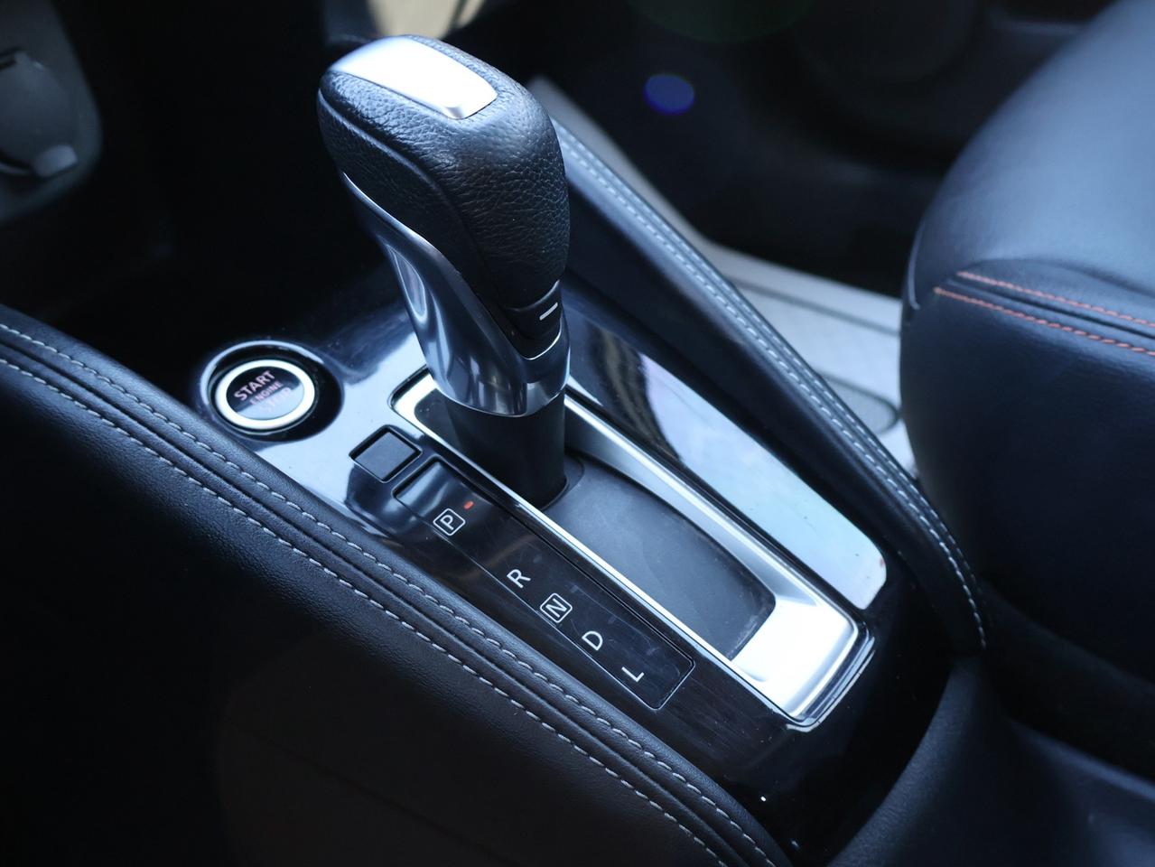 2019 Nissan Kicks SR CERTIFIED *1 OWNER*ACCIDENT FREE*NISSAN MAINTAIN* CAMERA BLUETOOTH LEATHER HEATED SEATS CRUISE ALLOYS Photo