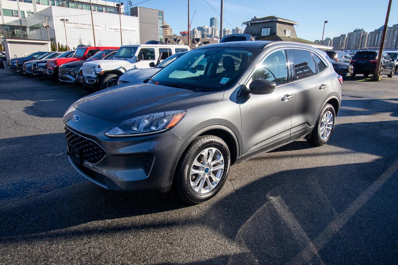 2022 Ford Escape SE AWD Photo2