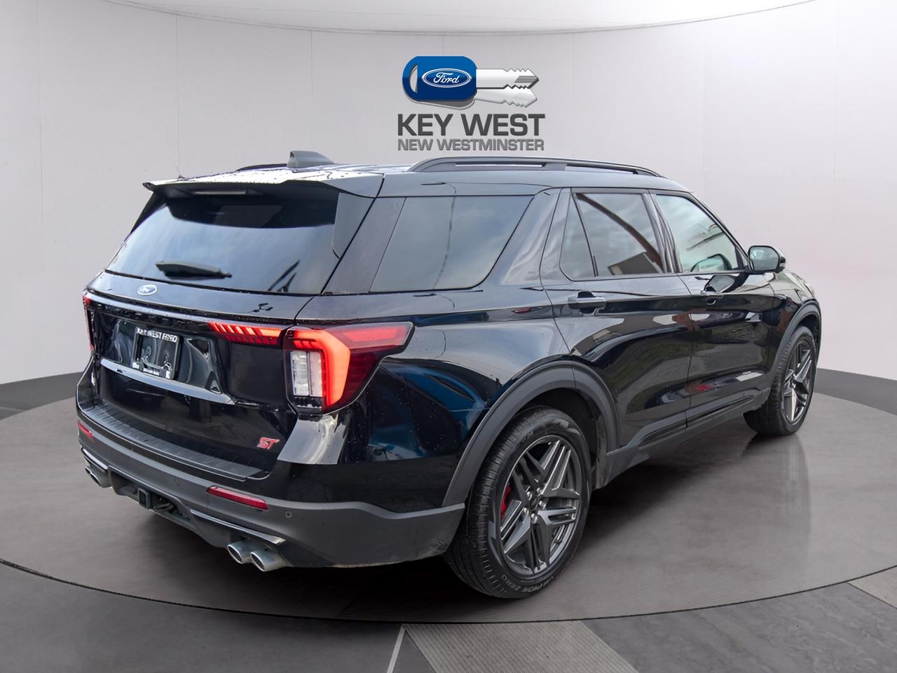 2025 Ford Explorer ST 4WD Photo4