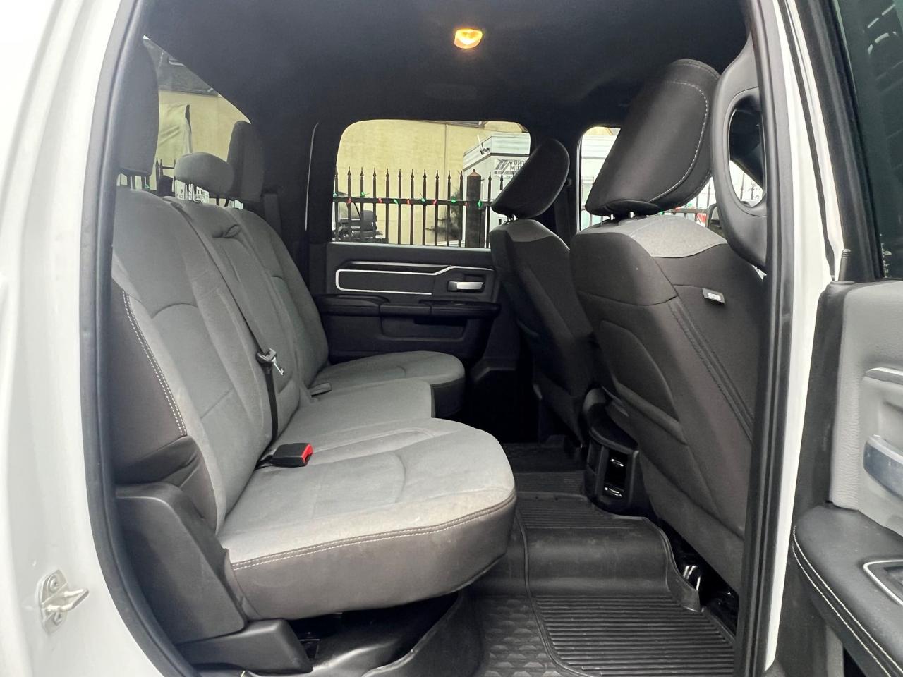 2023 RAM 3500 Big Horn 4x4 Crew Cab 8' Box Photo10