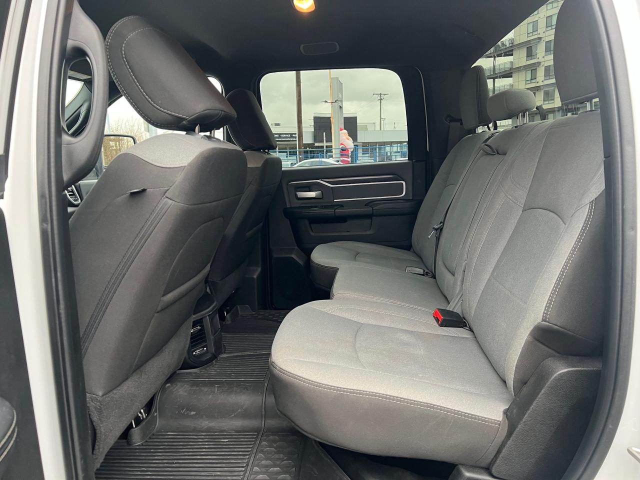 2023 RAM 3500 Big Horn 4x4 Crew Cab 8' Box Photo27