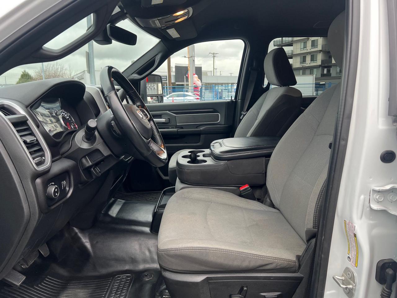 2023 RAM 3500 Big Horn 4x4 Crew Cab 8' Box Photo28