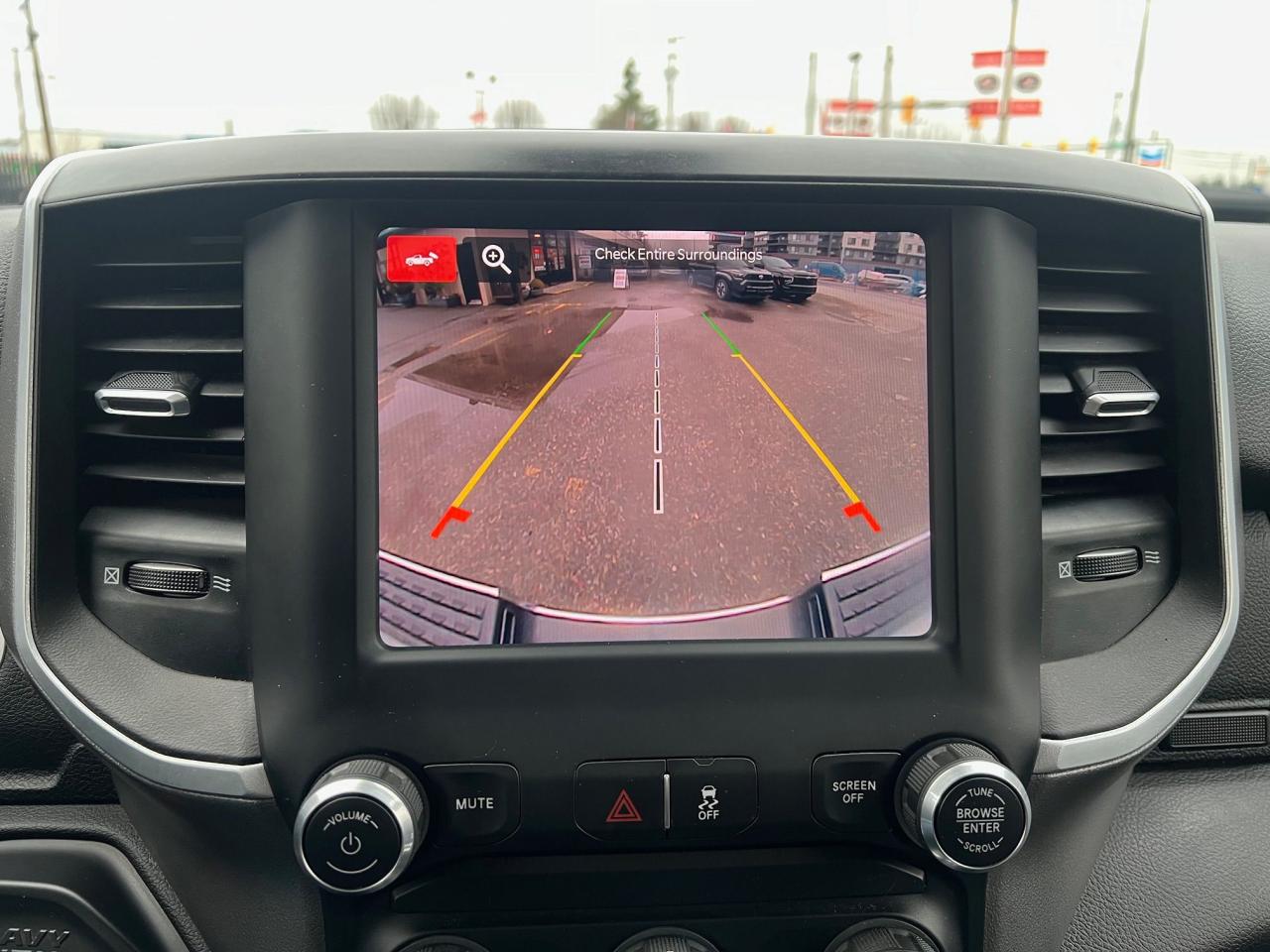 2023 RAM 3500 Big Horn 4x4 Crew Cab 8' Box Photo15